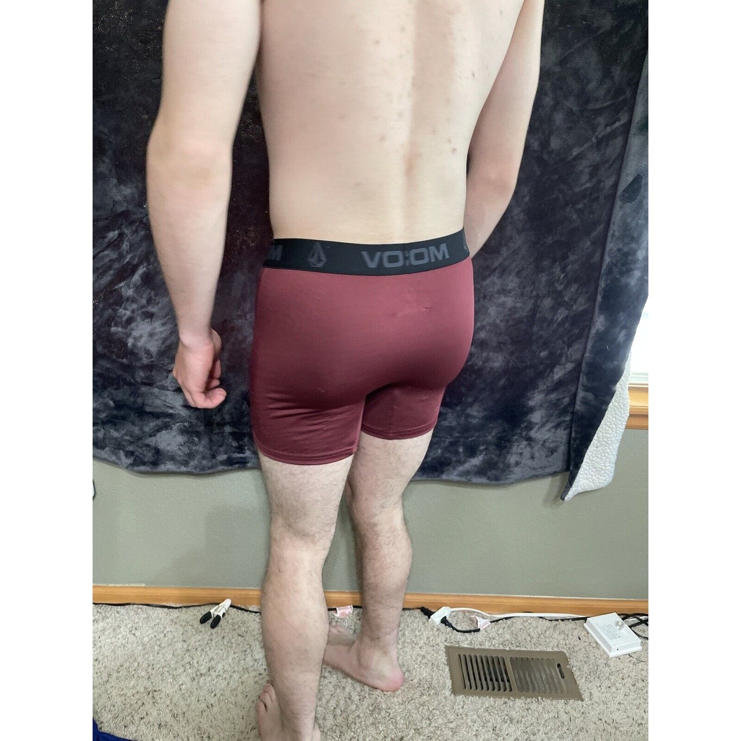 Men’s Large Volcom Dark Red 10% Spandex Compression Shorts