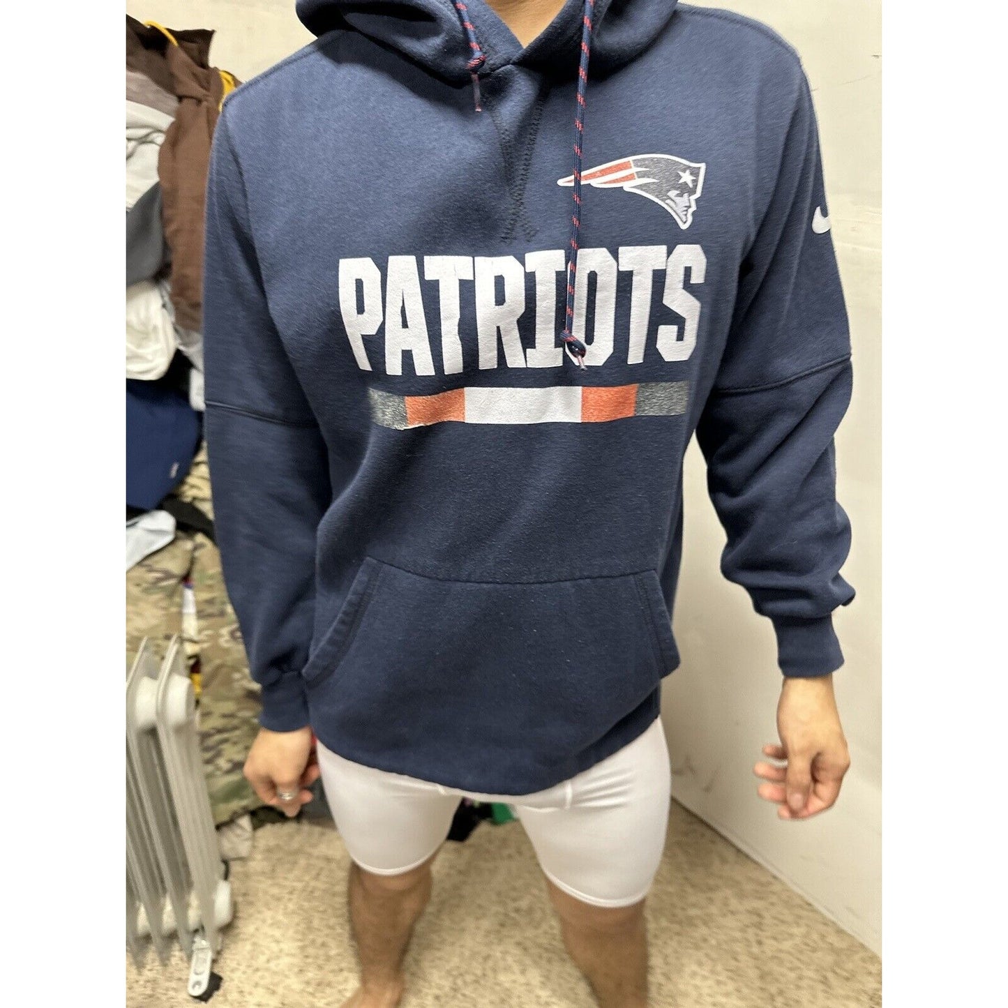 Men’s Patriots Pullover Hoodie Fits Like A Tight Medium