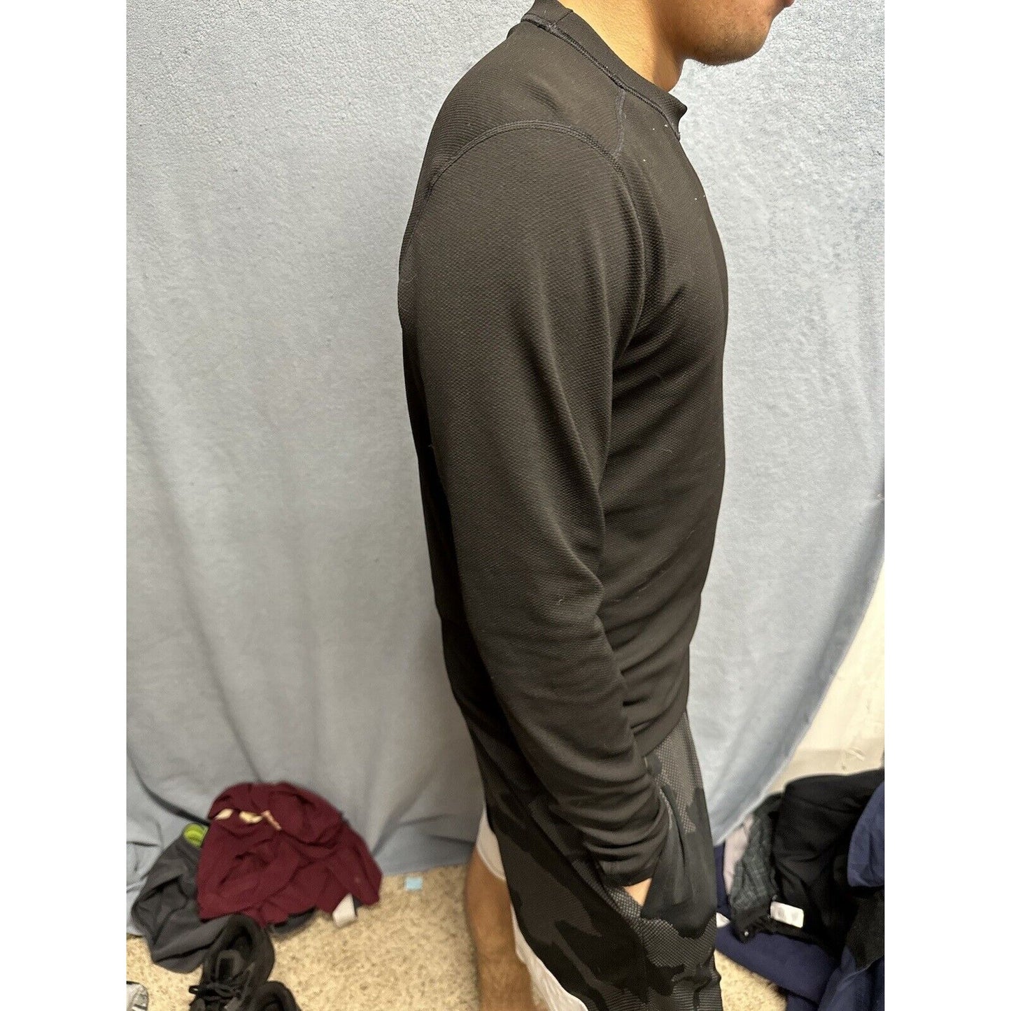 Men’s Medium Black Long Sleeve Under Armour Pullover Shirt