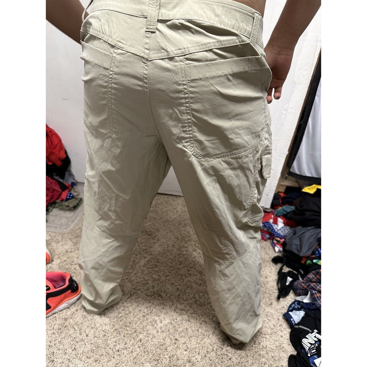 Men’s Khaki Under Armour 34/33 Tan Pants