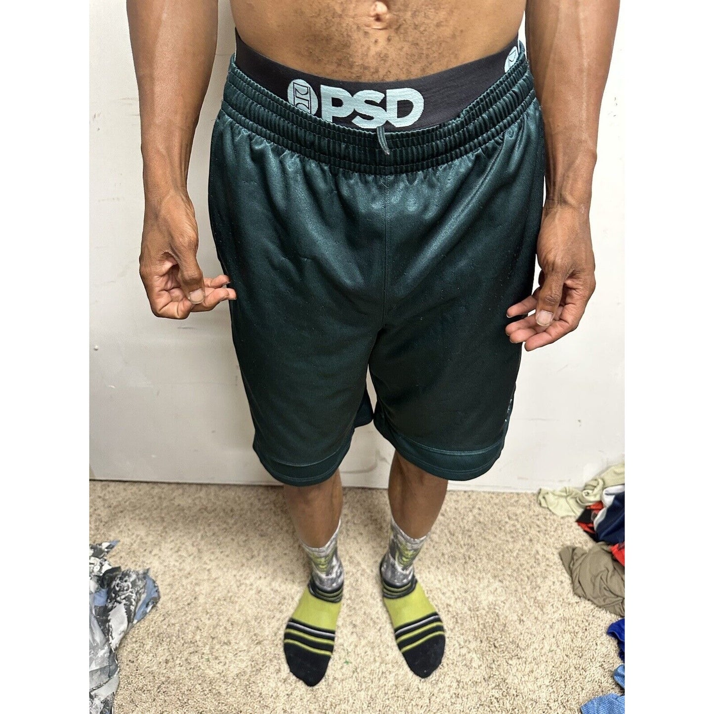 Men’s Green And1 Medium Athletic Shorts With Pockets