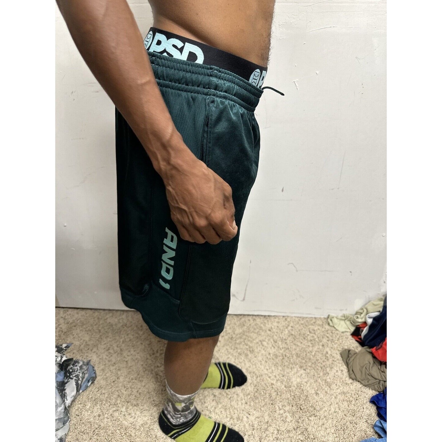 Men’s Green And1 Medium Athletic Shorts With Pockets