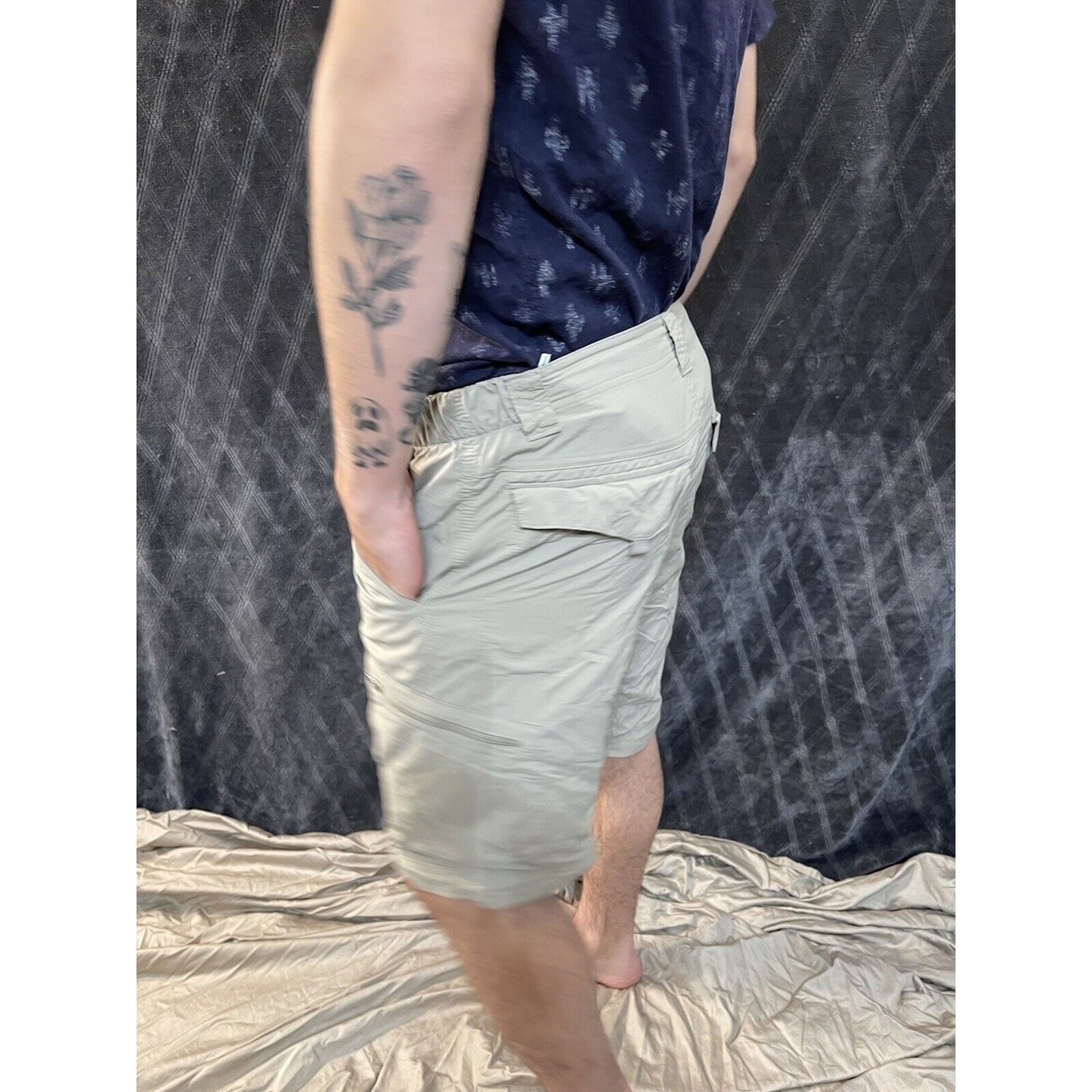 men’s columbia size 34 cargo khaki shorts