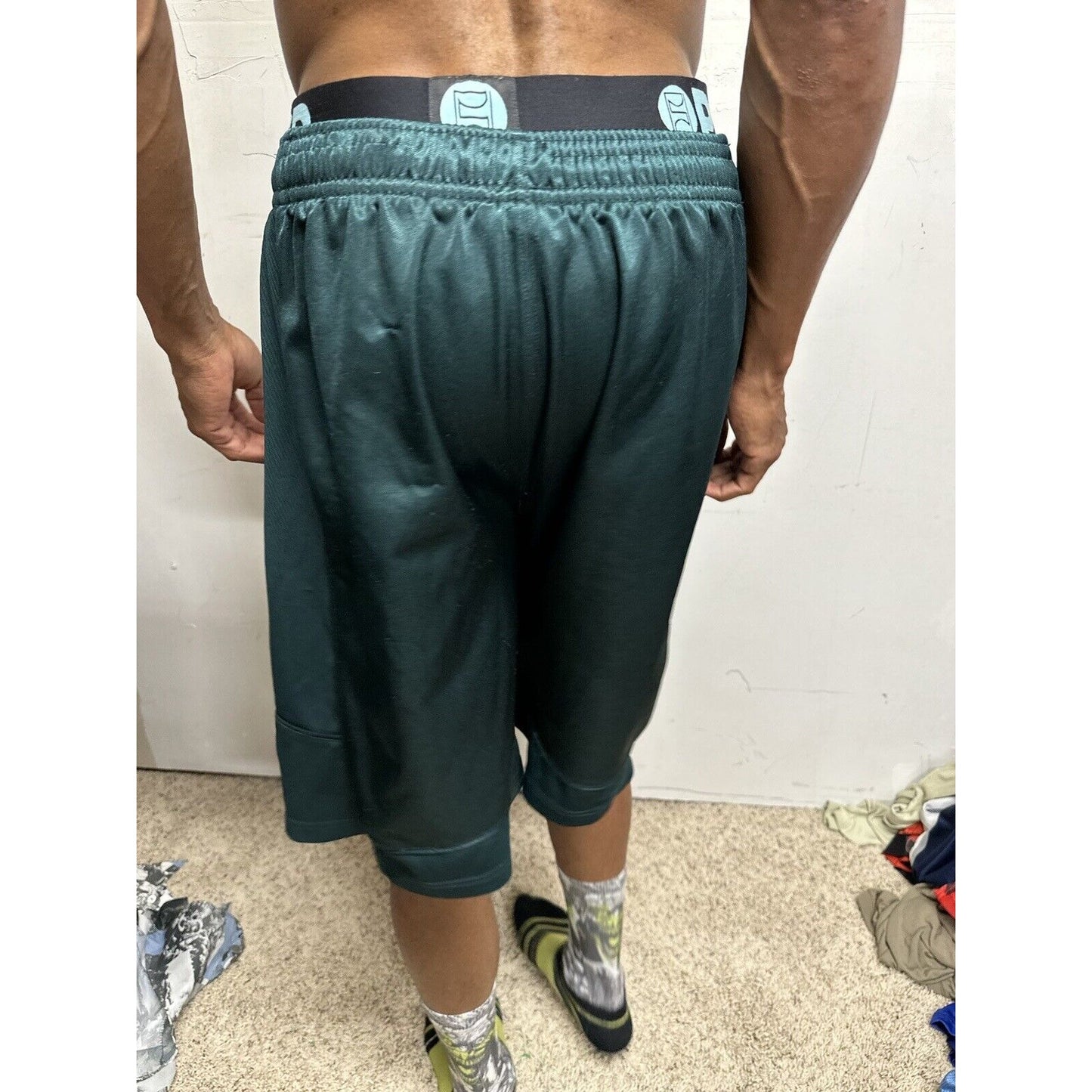 Men’s Green And1 Medium Athletic Shorts With Pockets