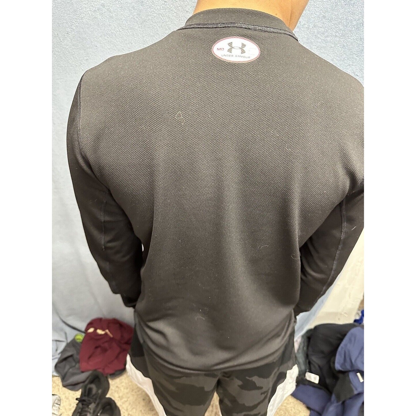 Men’s Medium Black Long Sleeve Under Armour Pullover Shirt