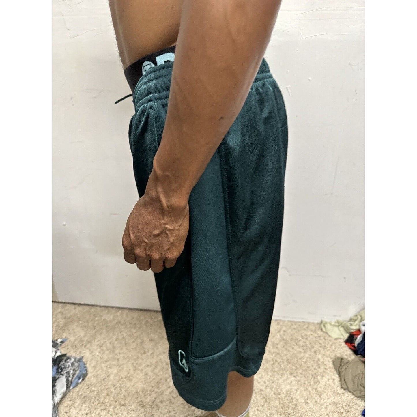 Men’s Green And1 Medium Athletic Shorts With Pockets
