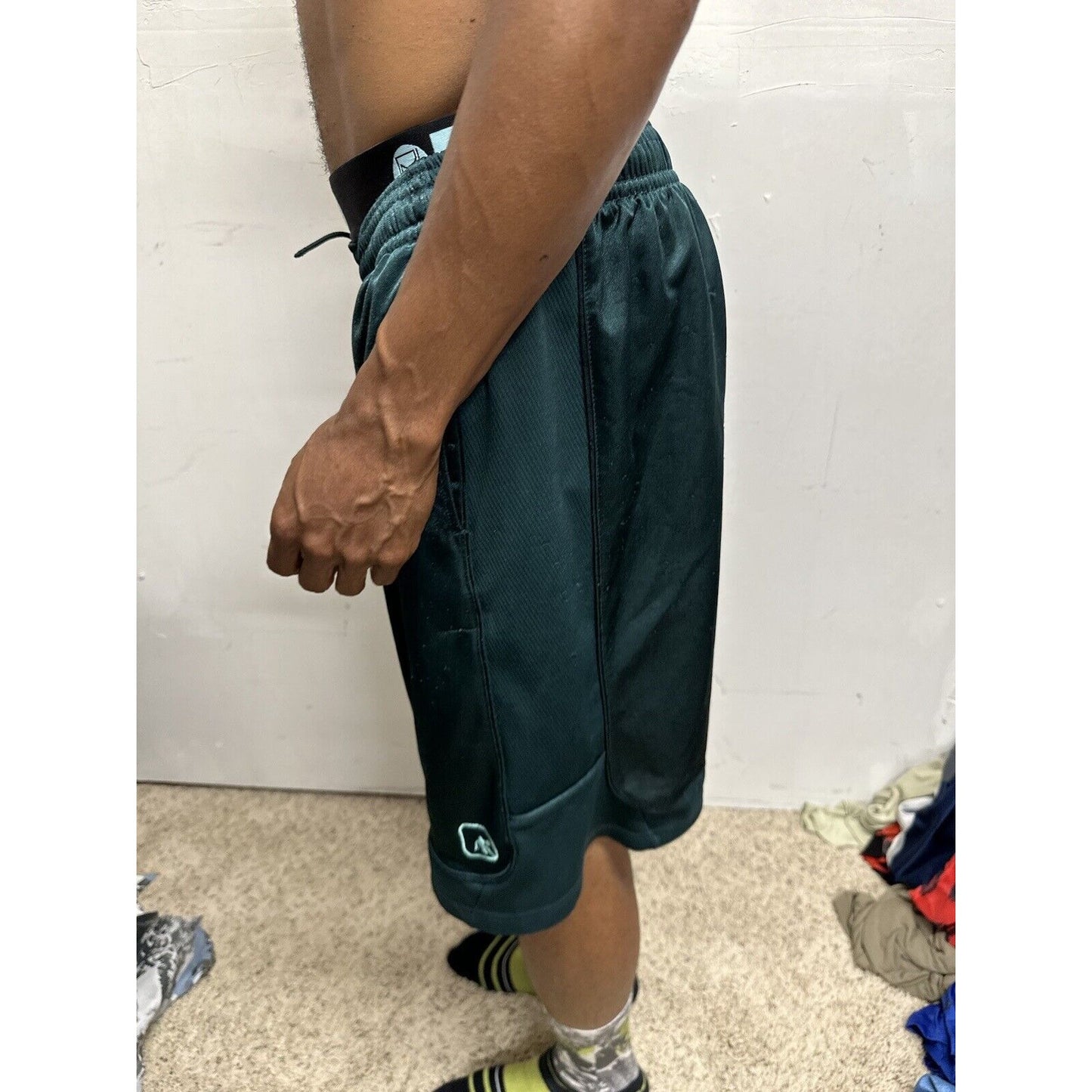 Men’s Green And1 Medium Athletic Shorts With Pockets