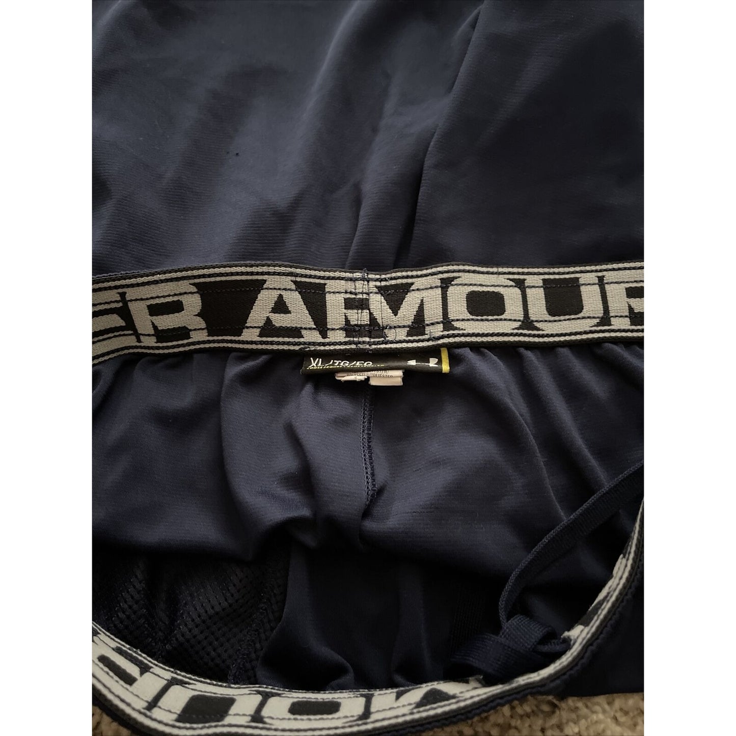 Men’s Under Armour XL navy blue white shorts