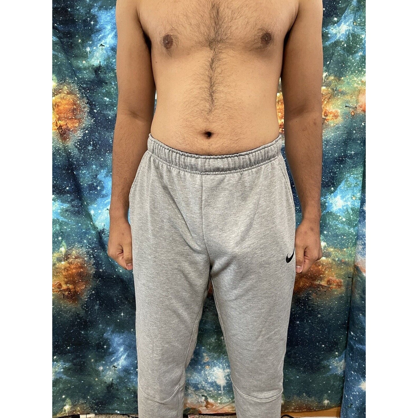 Men’s Nike Drifit Large Sweatpants Gray