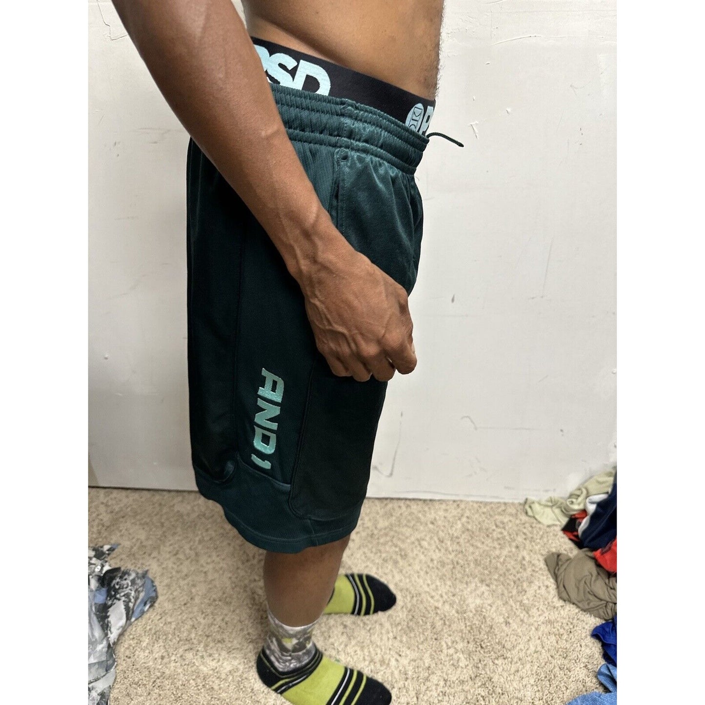 Men’s Green And1 Medium Athletic Shorts With Pockets