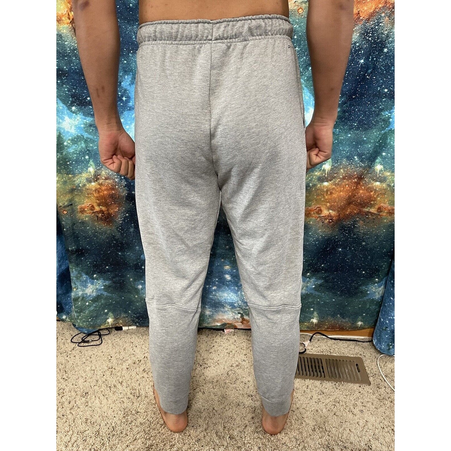 Men’s Nike Drifit Large Sweatpants Gray