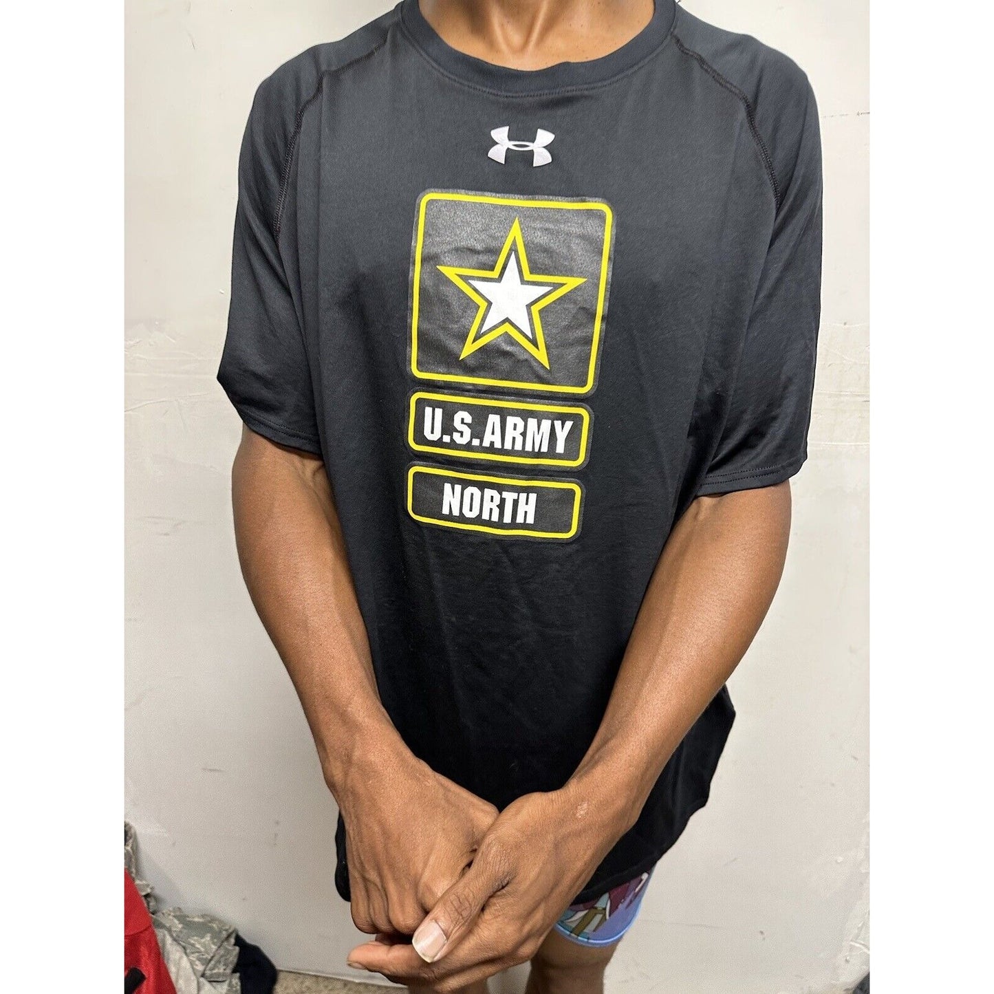 Men’s Under Armour 2XL US Army North Loose Heat Gear Shirt