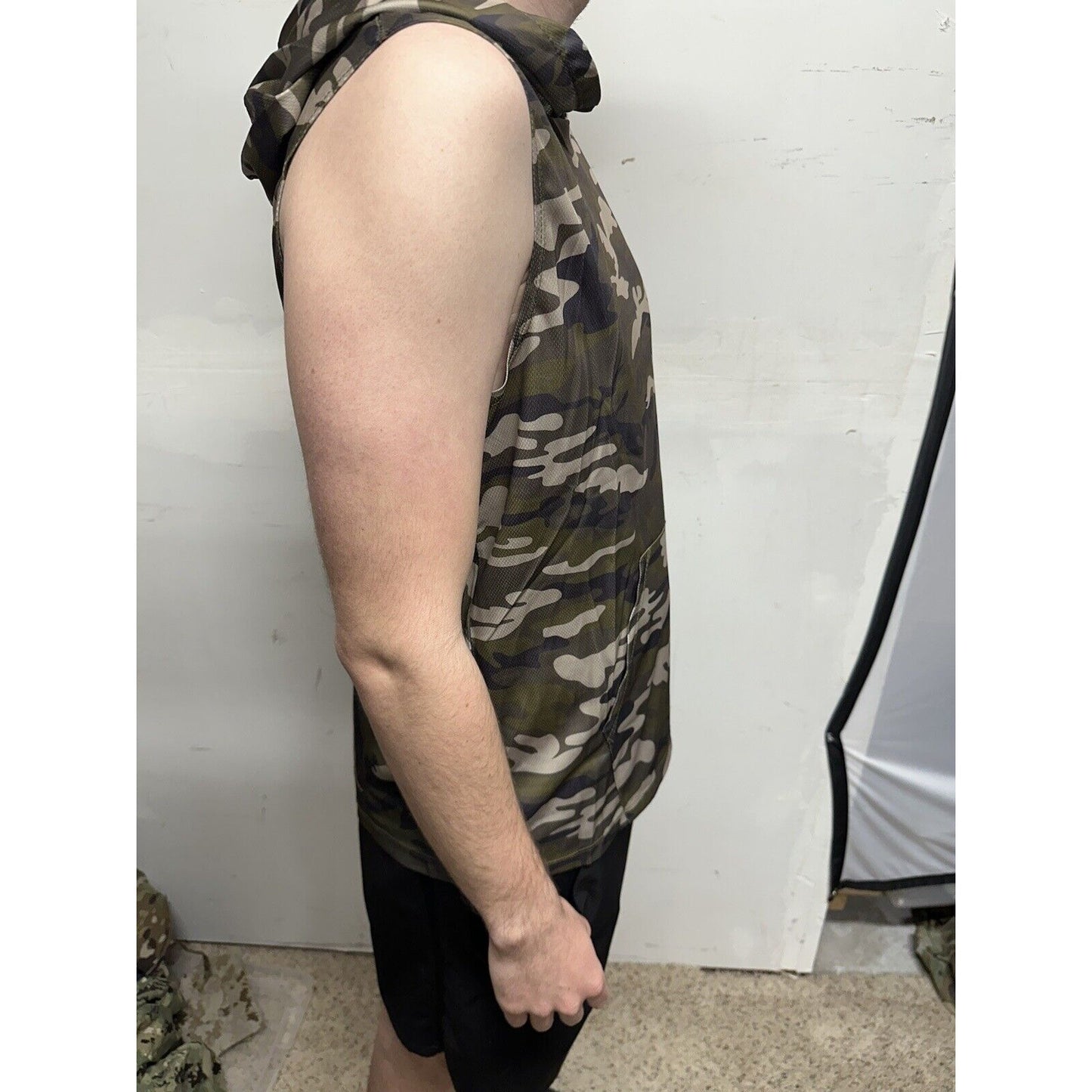 Men’s Green Camo Hoodie Polyester Sleeveless Pullover
