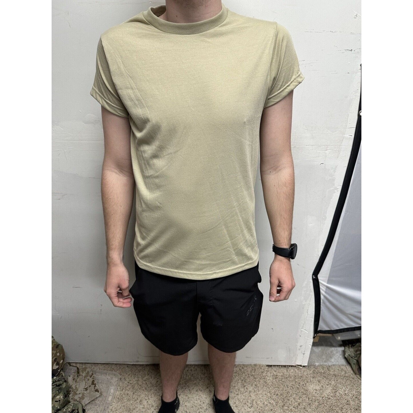 Men’s Desert Sand T-shirt Medium Moisture Wicking Poly Military Shirt