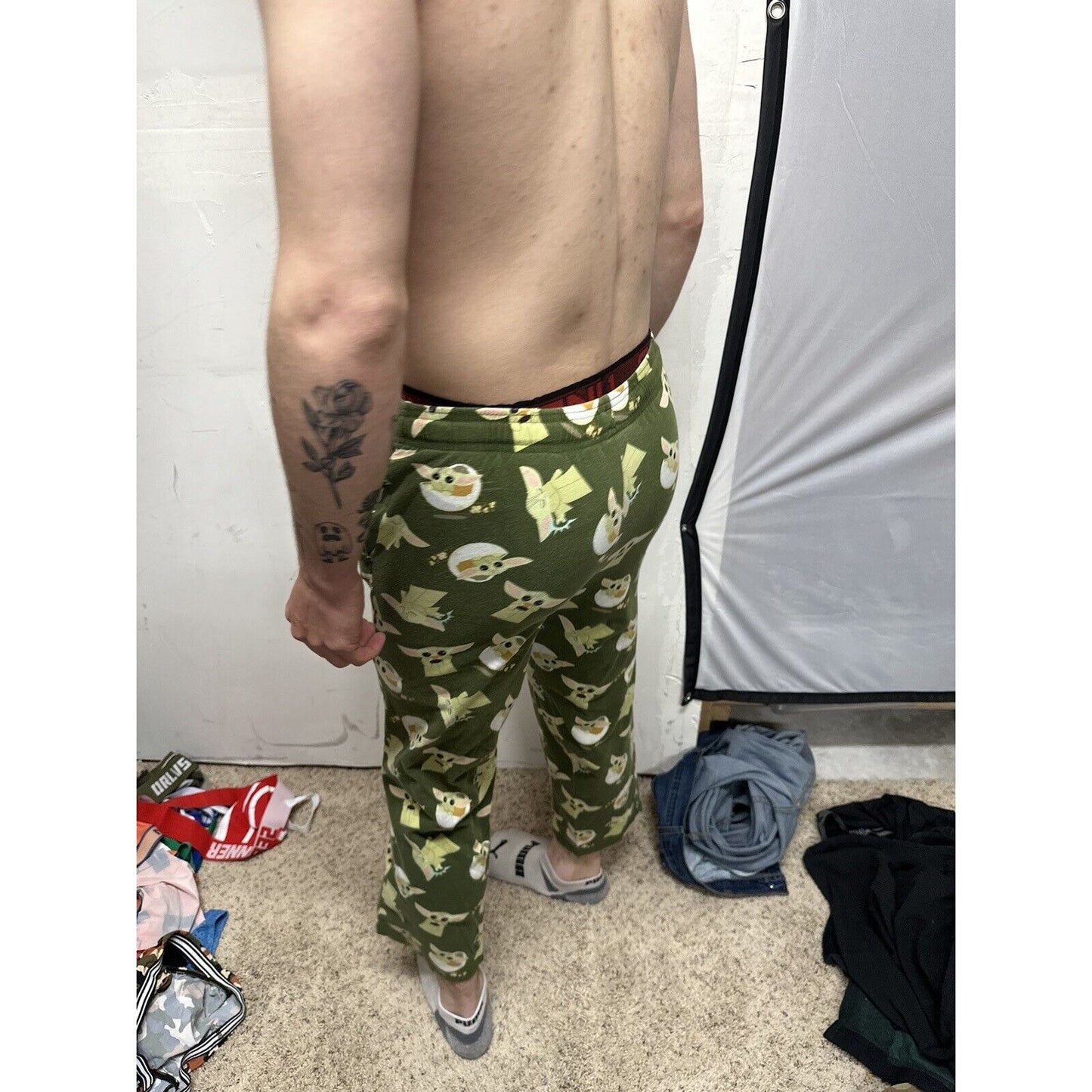 Men’s Small Hot Topic Star Wars Baby Yoda Lounge Pants Pajama Bottoms