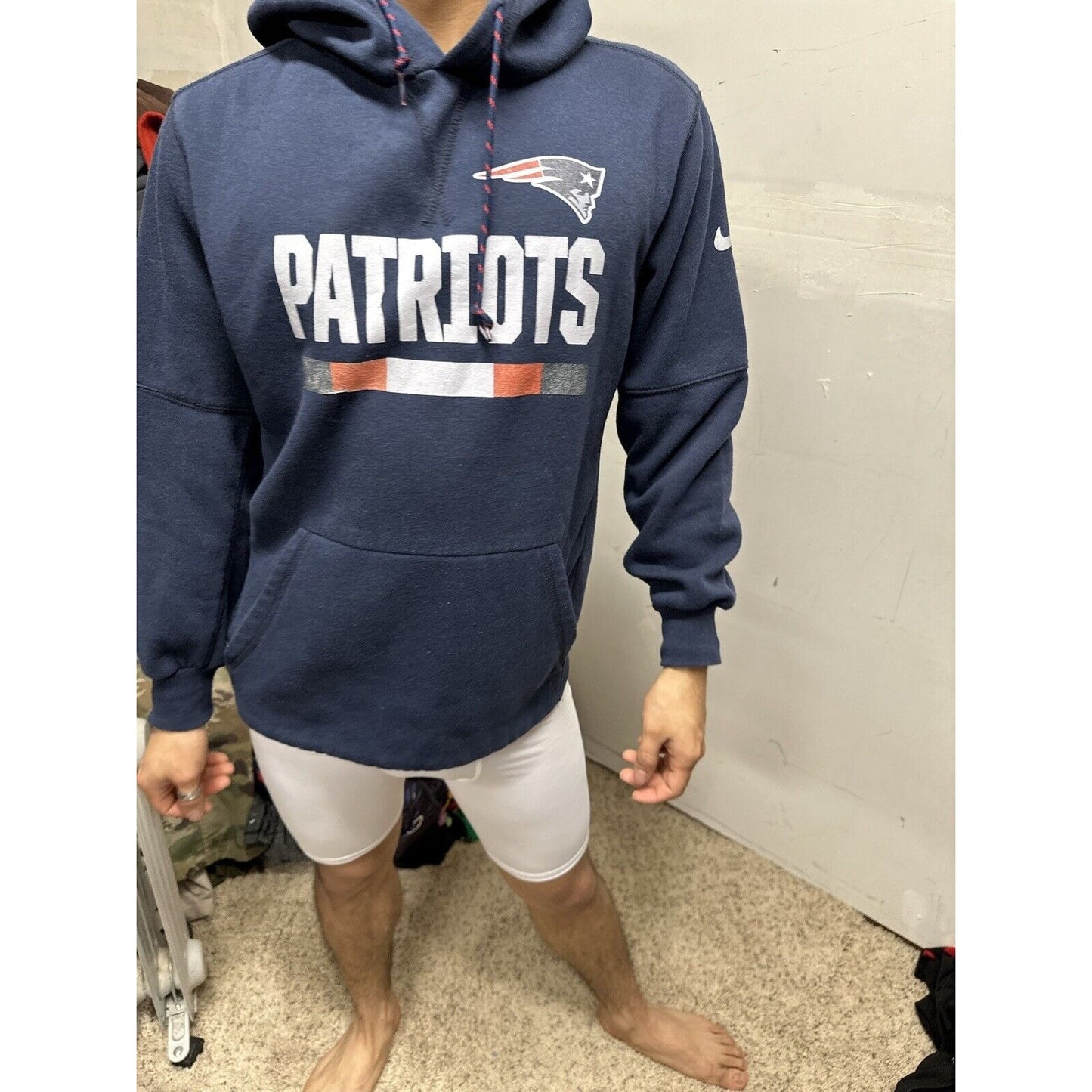 Men’s Patriots Pullover Hoodie Fits Like A Tight Medium