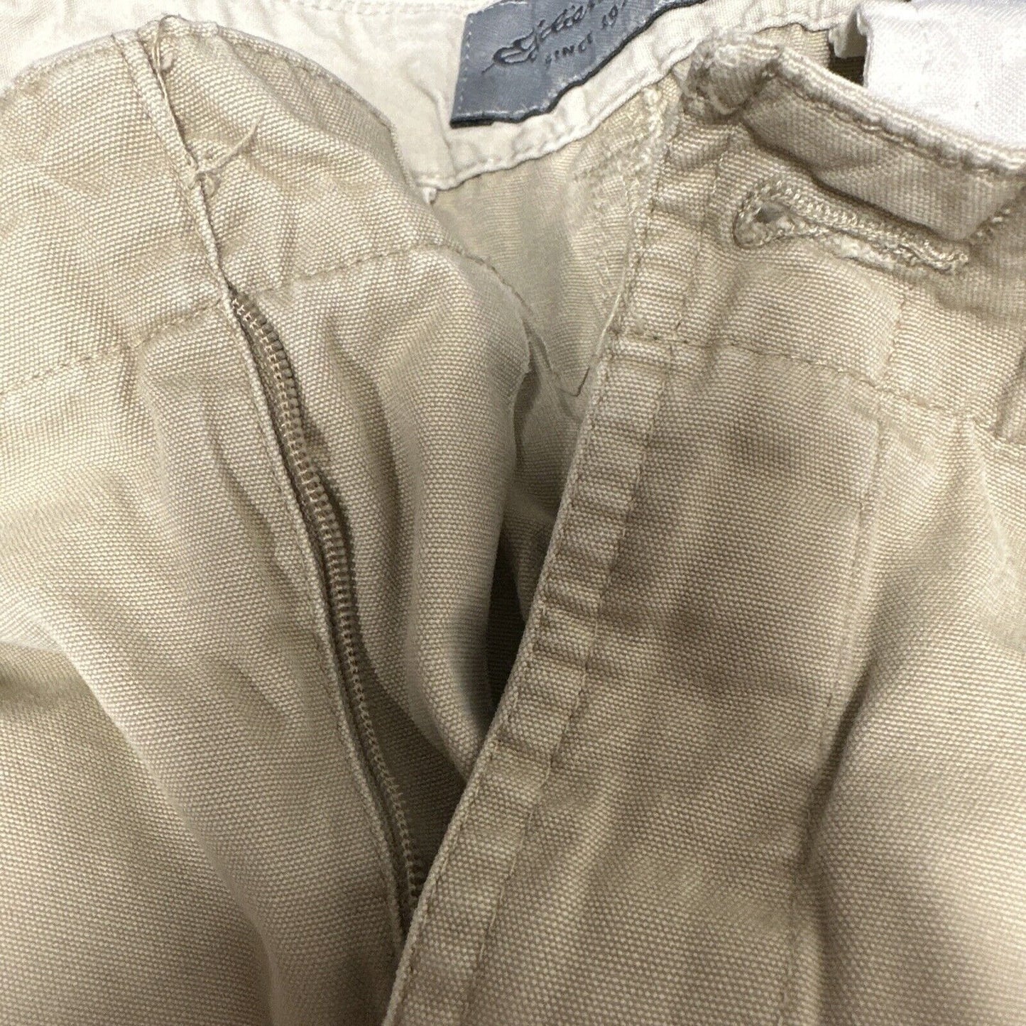 Men’s Eddie Bauer Khaki Size 32 Cargo Shorts Button Missing