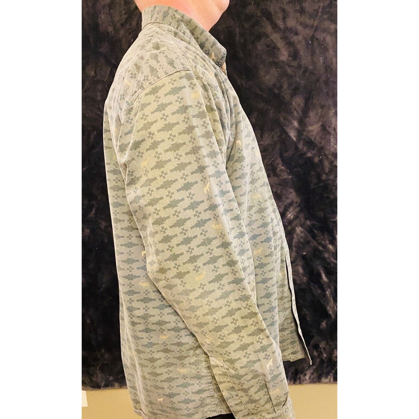 Columbia Sportswear Green Long Sleeves w/ Wolf & Moose Print Men’s XL