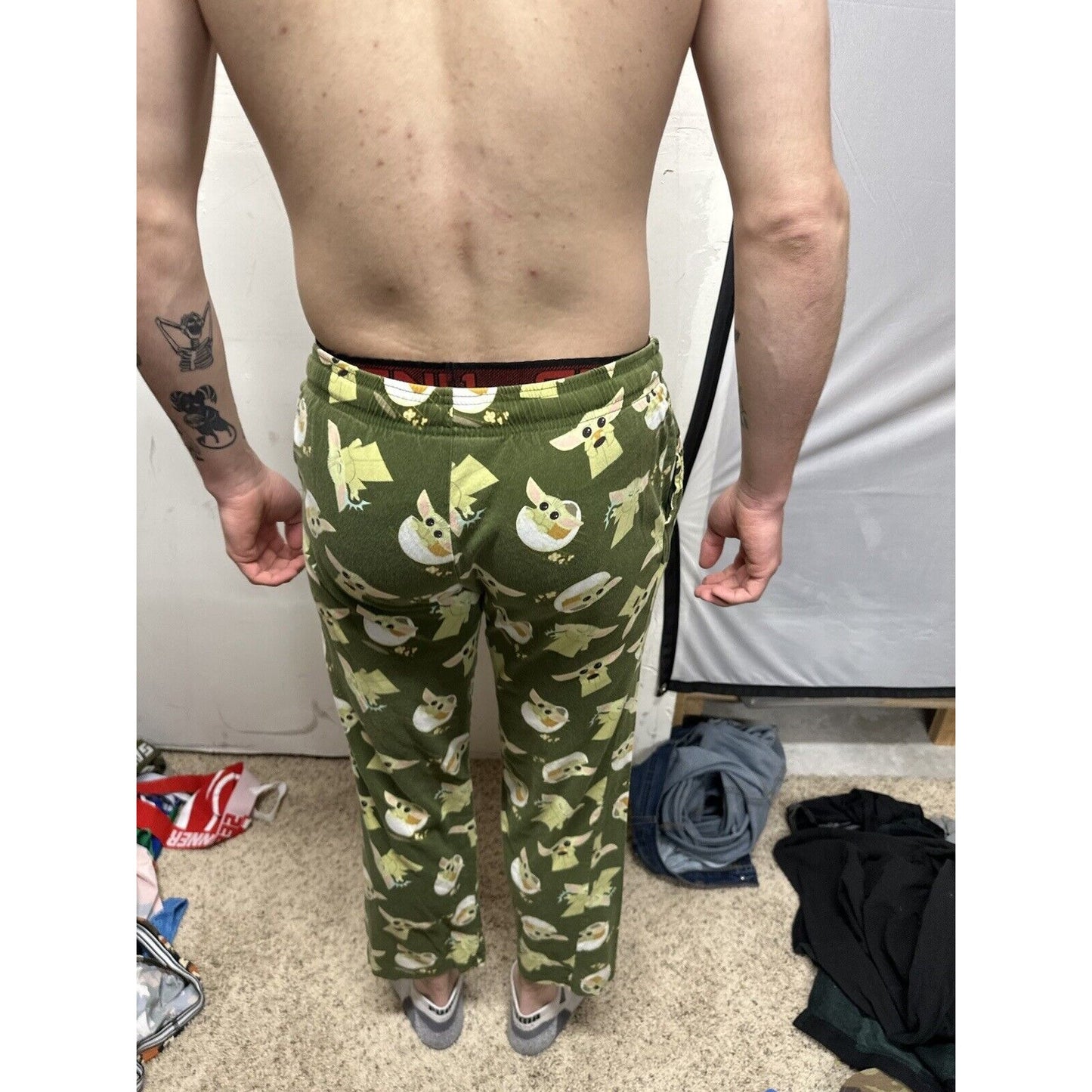 Men’s Small Hot Topic Star Wars Baby Yoda Lounge Pants Pajama Bottoms