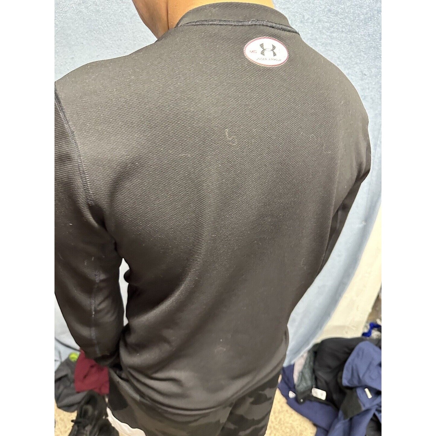 Men’s Medium Black Long Sleeve Under Armour Pullover Shirt