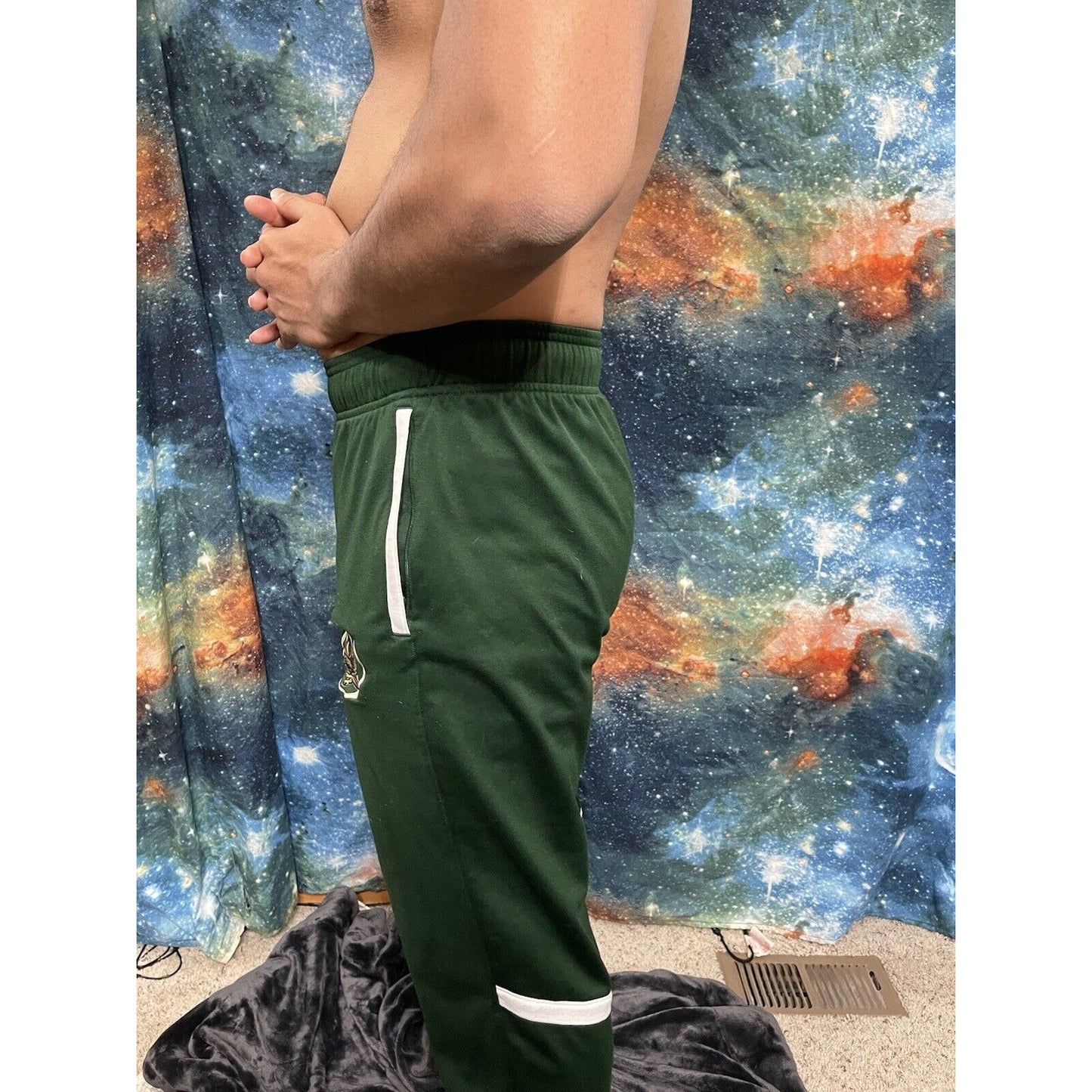 Men’s Medium Dark Green Under Armor Eagles Basketball sweatpants