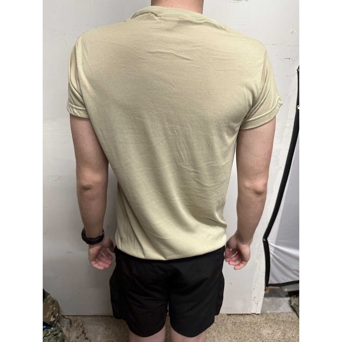 Men’s Desert Sand T-shirt Medium Moisture Wicking Poly Military Shirt