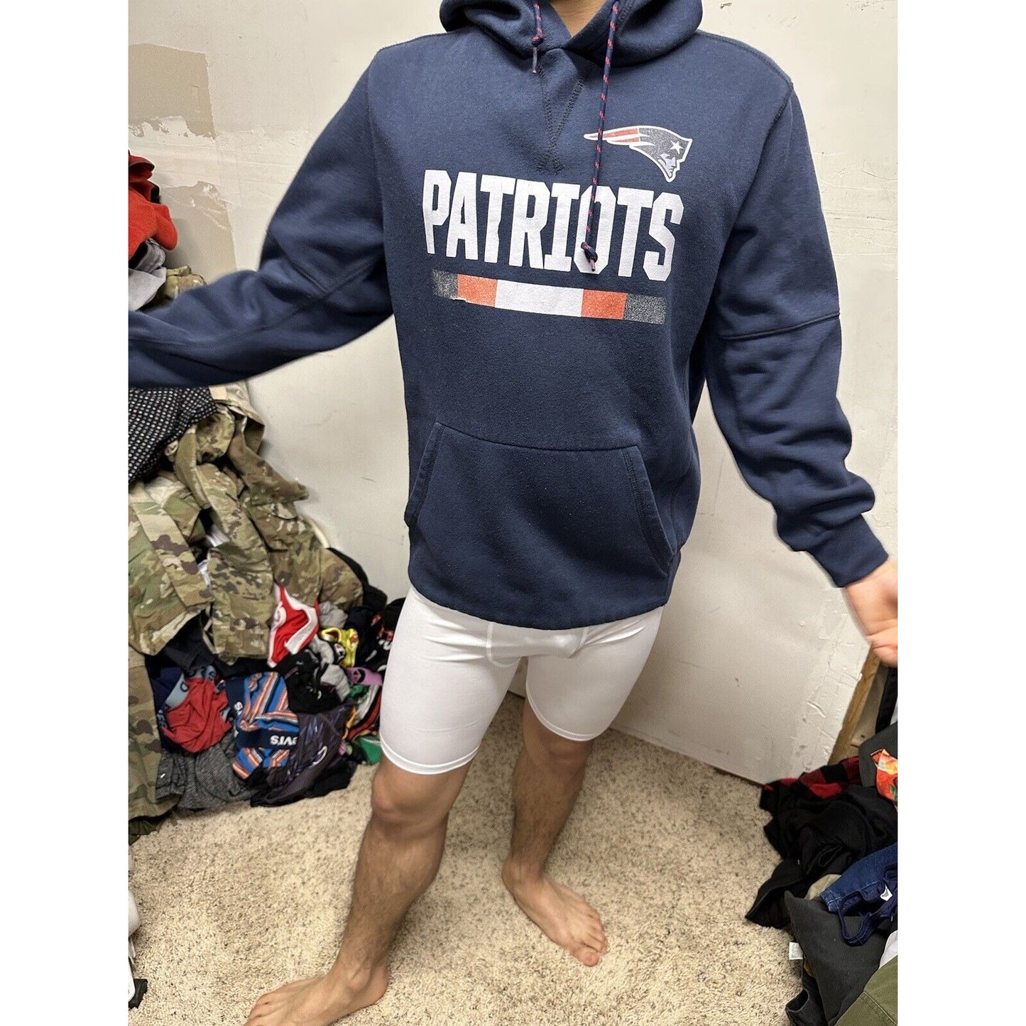 Men’s Patriots Pullover Hoodie Fits Like A Tight Medium