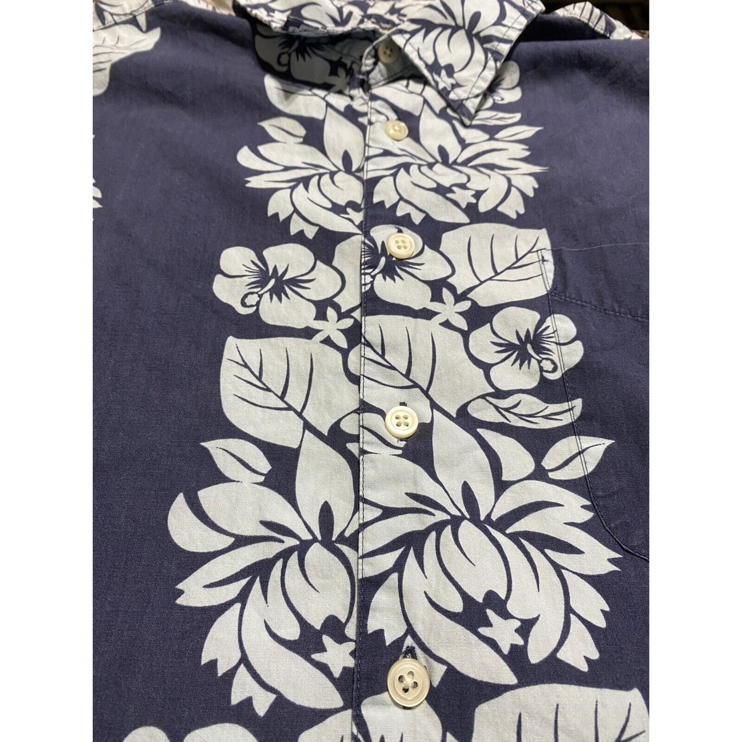 Old Navy Hawaiian Hibiscus Flowers Blue Men’s Large Button-down Short Sleeves