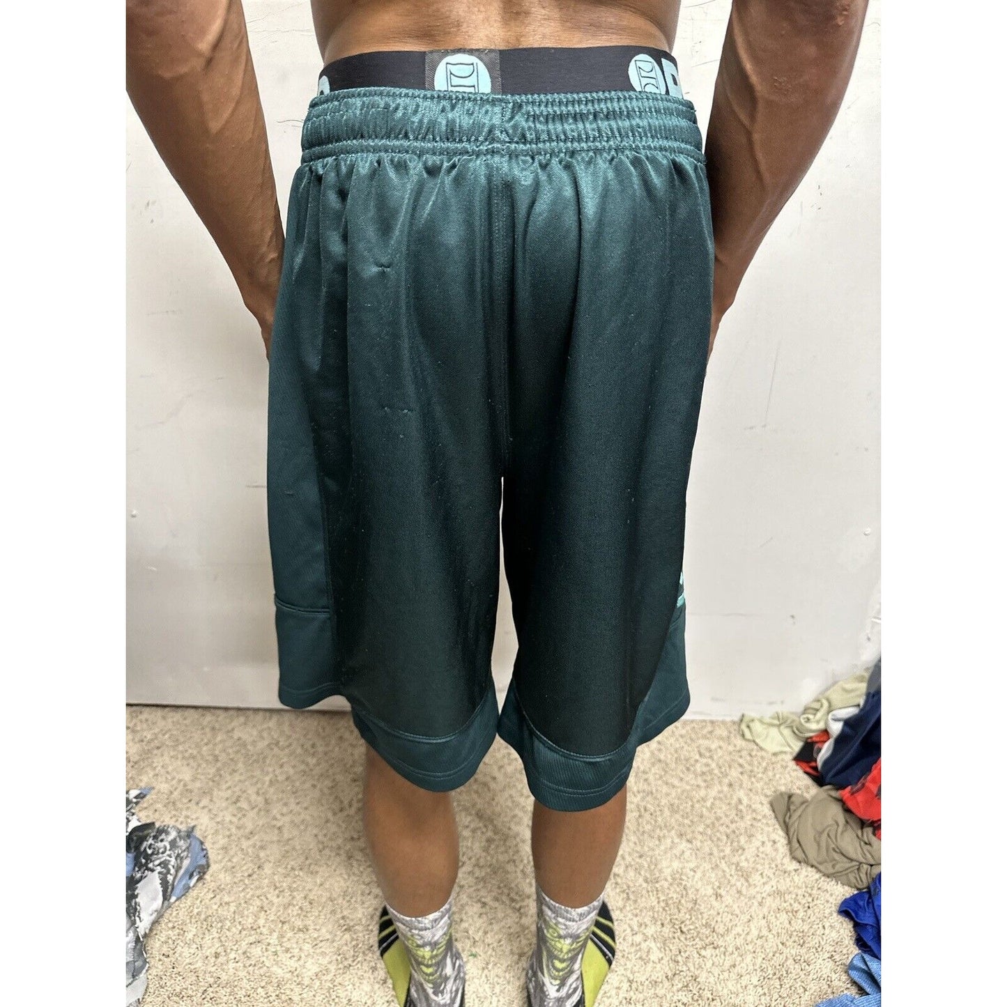 Men’s Green And1 Medium Athletic Shorts With Pockets