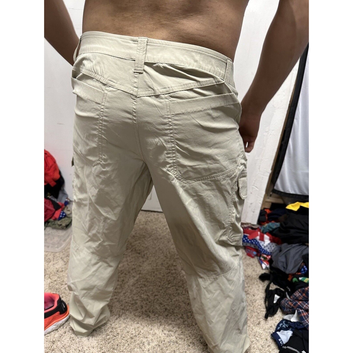 Men’s Khaki Under Armour 34/33 Tan Pants