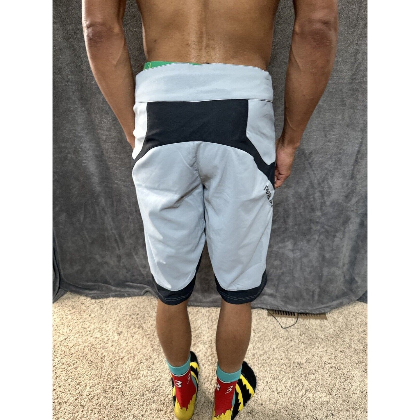 Men’s Gray Pearl Izumi Medium Shorts