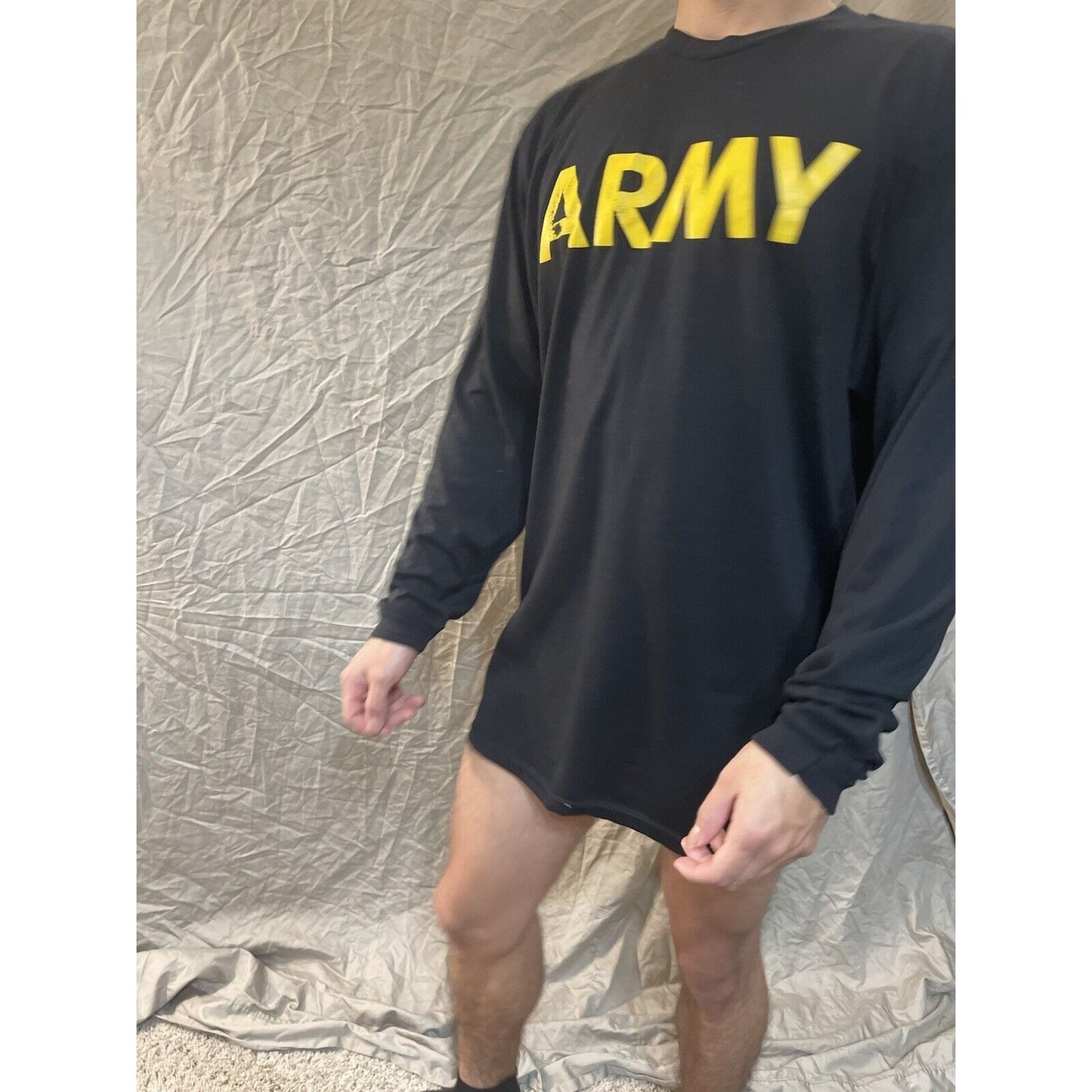 men’s black army large long sleeve pt shirt